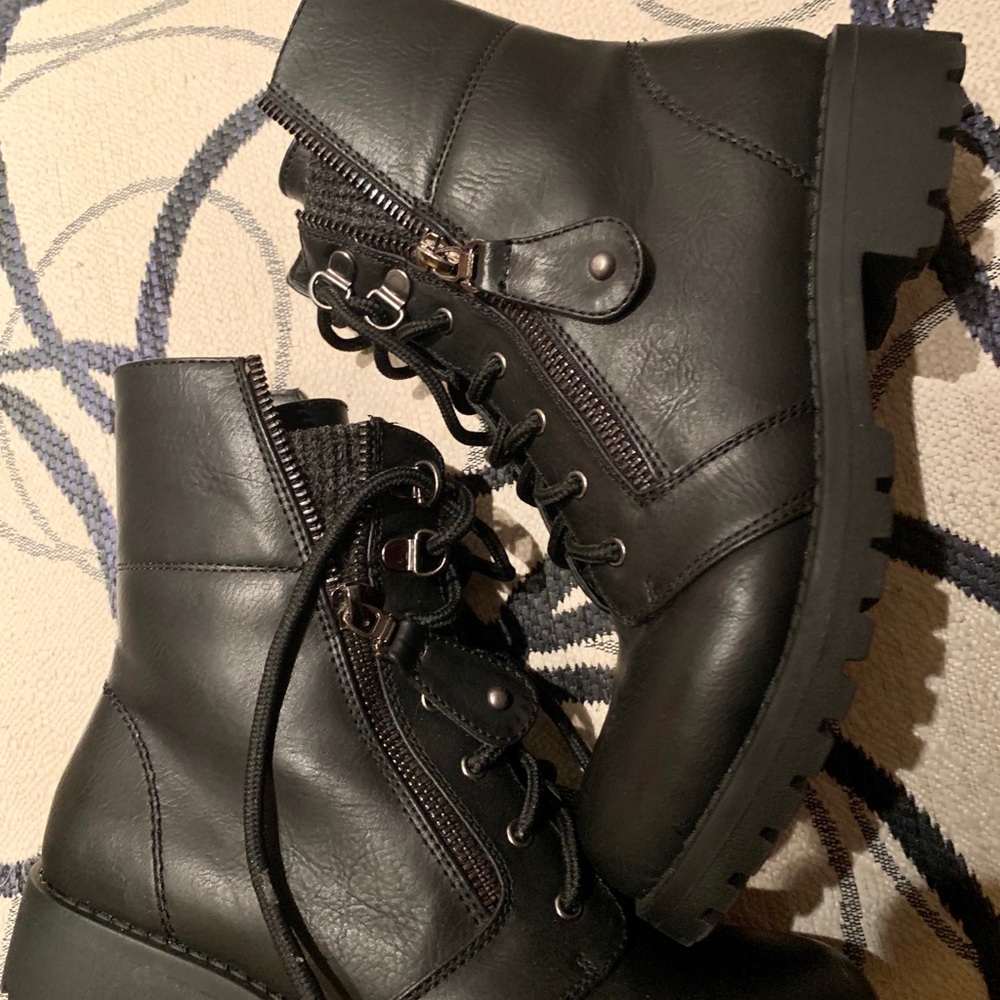 Combat boots